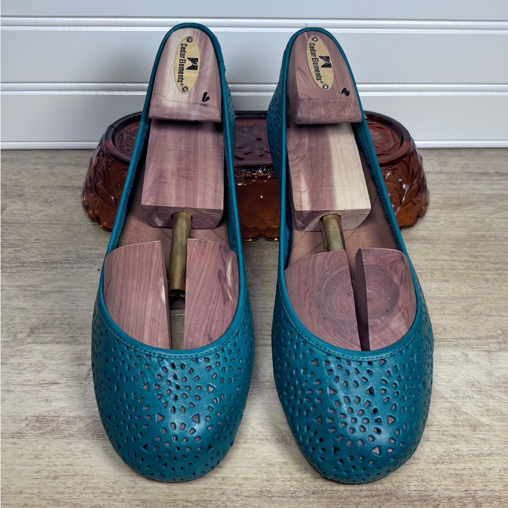Indigo by Clarks Plush Bea Teal Leather Perforated Ballet Flats Women’s Size 9.5